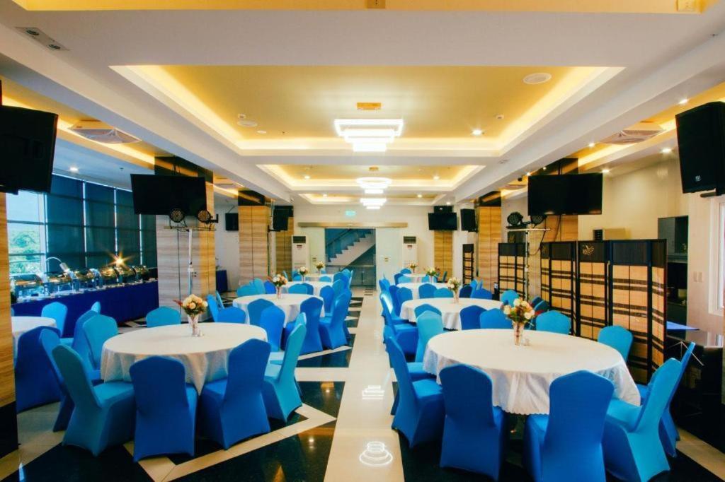 Facade Hotel Tabaco Exterior photo